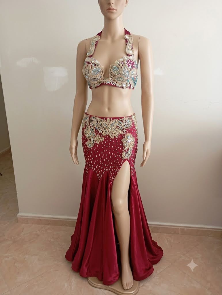 Traje completo bordado com pedrarias