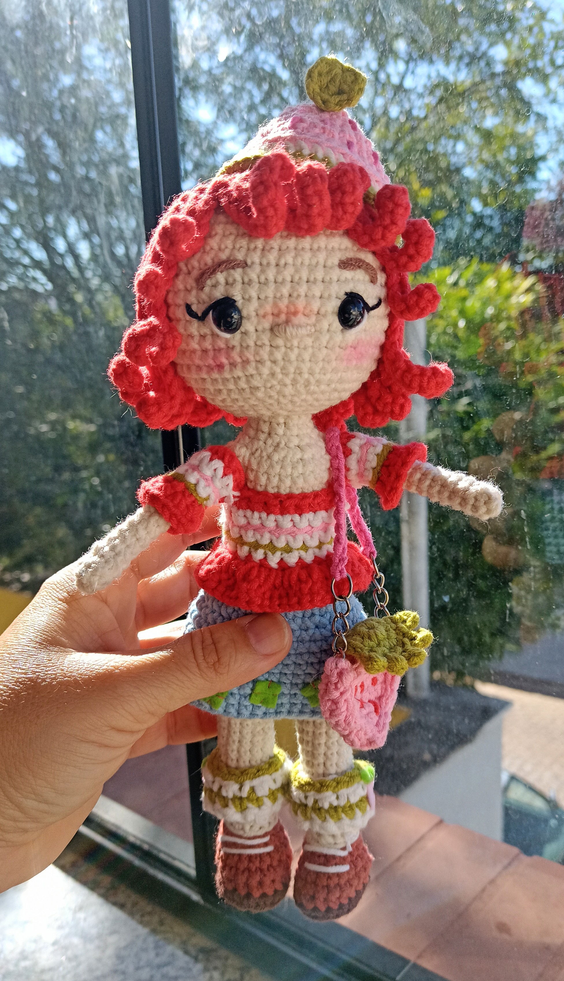 Boneca Moranguinho Amigurumi Versão Passeio Adolescente