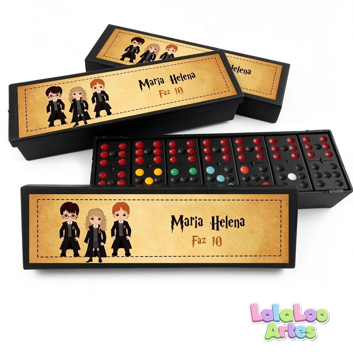 Jogo de dominó personalizado com tema Harry Potter Chibi, em caixa de plástica preta com estampa personalizada, nome e idade. Lembrancinha aniversário.