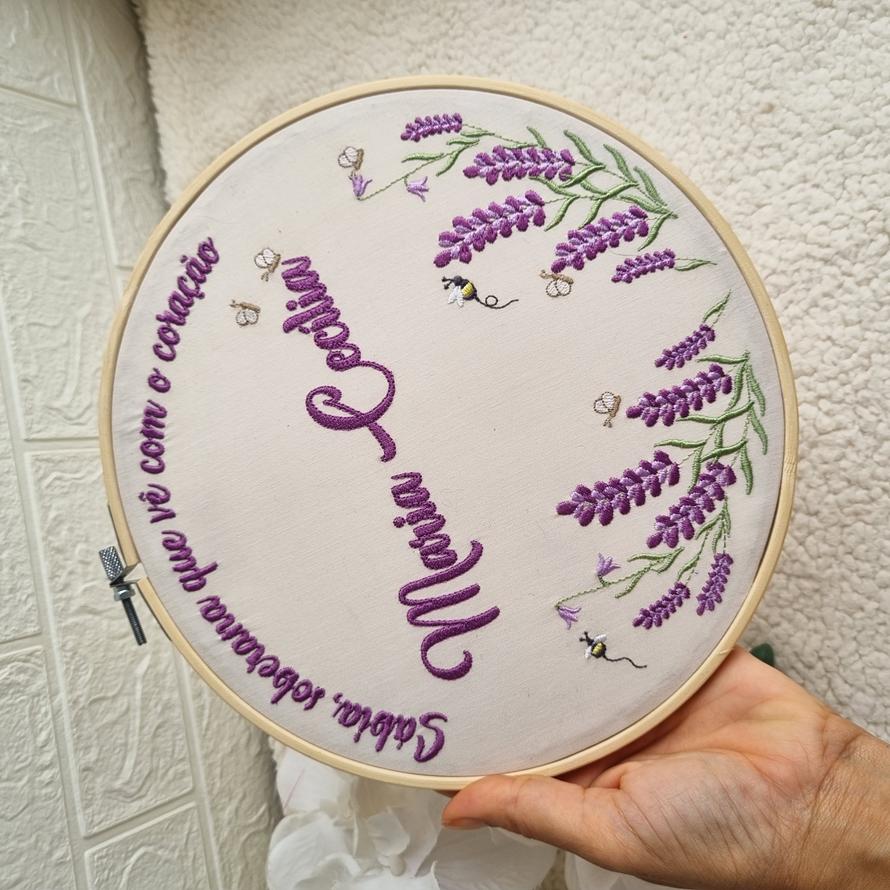 Bastidor Personalizado Bordado com Nome | Porta Maternidade e Decoração para Quarto de Bebê