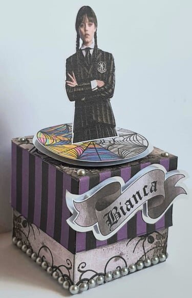 Caixa Cubo Lembrancinha de Festa Wandinha