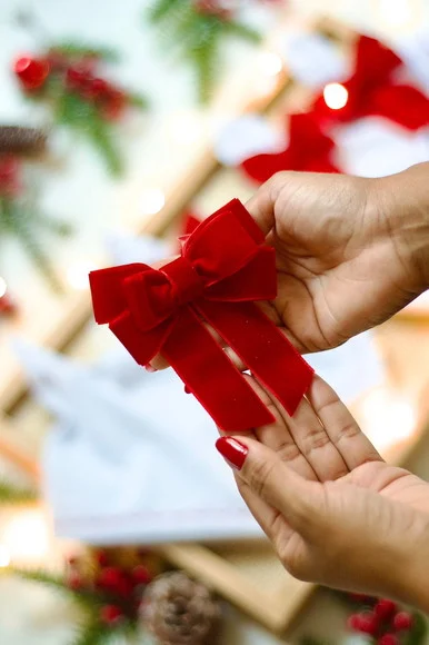 Porta Guardanapo Laço de Natal Veludo Vermelho 6 Peças - foto 1