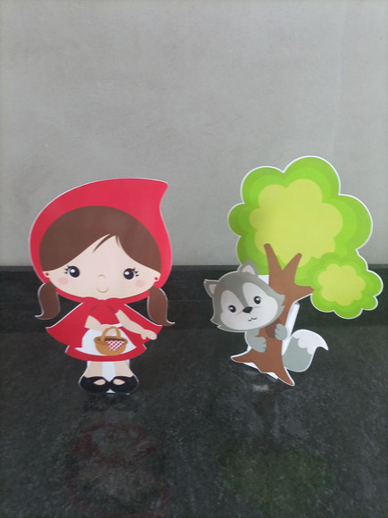 Kit com 2 Displays de Mesa Chapeuzinho Vermelho