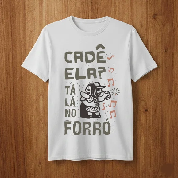 Camiseta Forró Cadê Ela Tá Lá no Forró - Estilo e Tradição