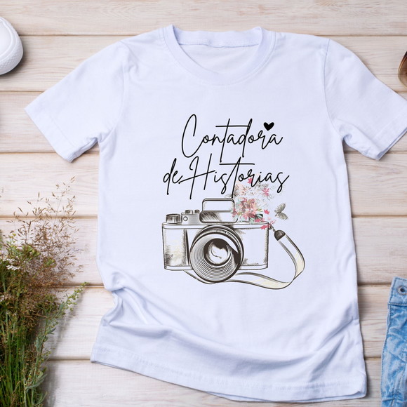Camiseta Contadora de Histórias - Câmera Fotográfica Floral - foto 1