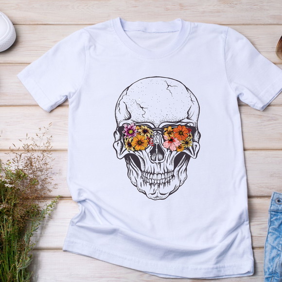 Camiseta Caveira Floral - Estampa Ousada e Descolada - foto 1