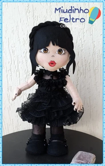 Wandinha Roupa de Baile - Feltro - foto 1