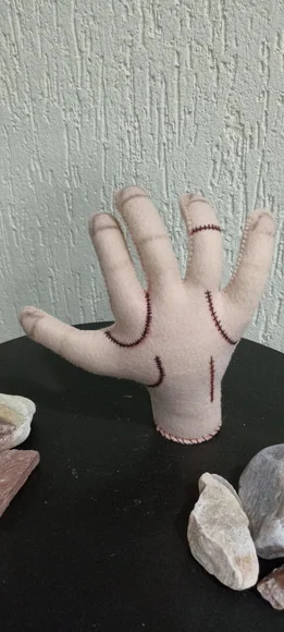 Mãozinha Wandinha - Prende no Ombro - foto 1