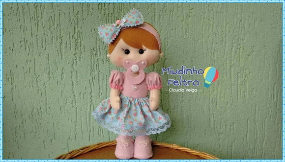 Boneca Personalizada em Feltro 20 cm - foto 1