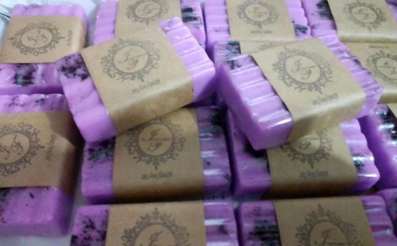 Sabonete Artesanal Lavanda Amora Vegano 55 Gramas - foto 1