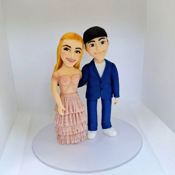 Topo de Bolo Casal Personalizado em Biscuit - foto 1
