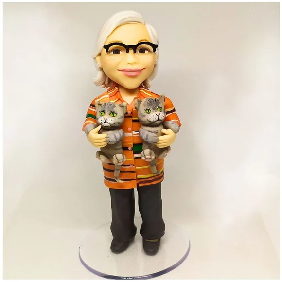Boneco (a) Personalizado em Biscuit + 2 Gatos - foto 1