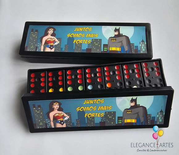 Dominó Batman e Mulher Maravilha