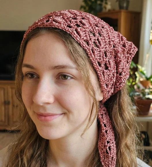 Bandana em Viscose Camafeu em Crochê - Feito à Mão - foto 1