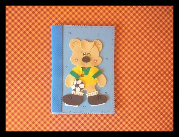 Caderno pequeno decorado ursinho jogador de futebol - foto 1
