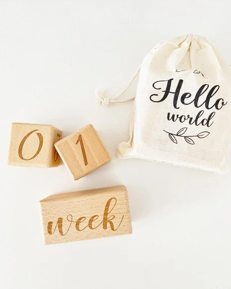 Kit Mesversário Madeira Maciça - Modelo Cubos - Frete Grátis - foto 1
