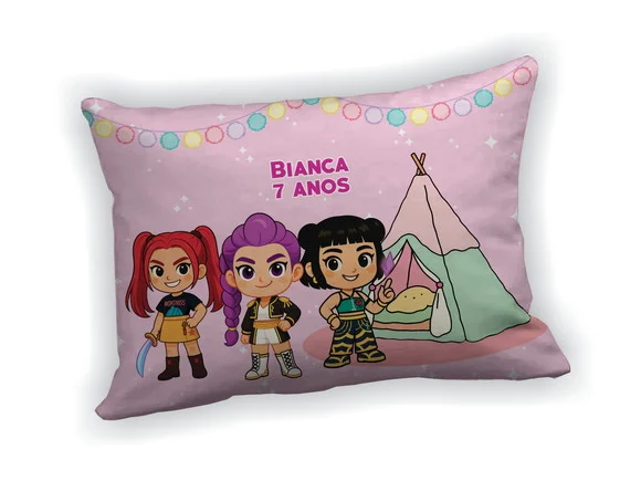Lembrancinha Mini Almofada 18x28cm Guerreiras do K-pop - foto 1