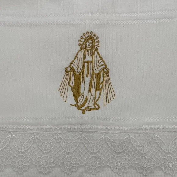 Toalha Bordada Nossa Senhora das Graças com Renda