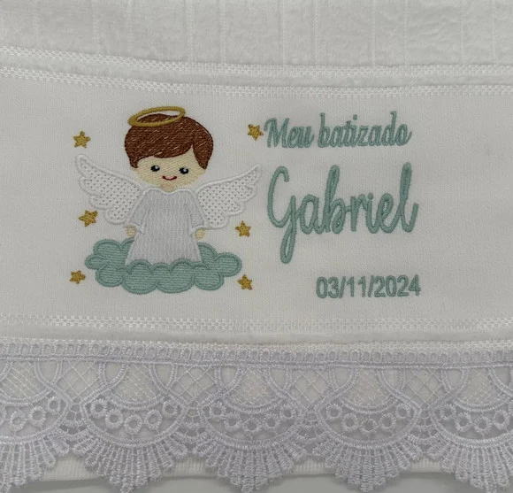 Toalha Bordada Personalizada Batizado Modelo4 com Renda