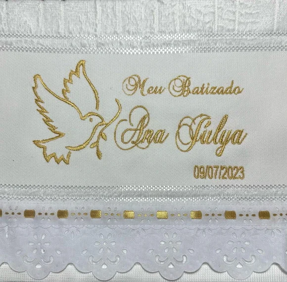 Toalha Bordada Personalizada Batizado Modelo3 com Renda - foto 1