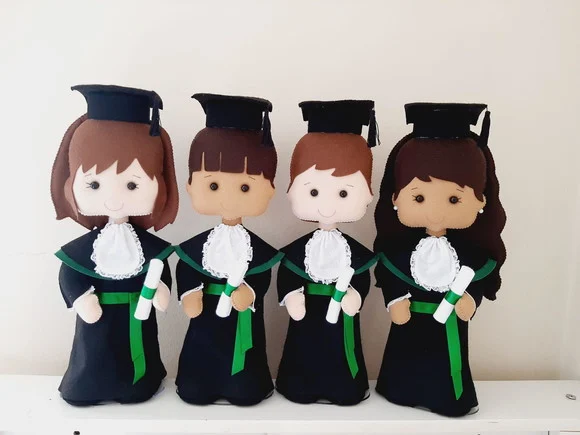 Boneco de Formatura em Feltro - foto 1