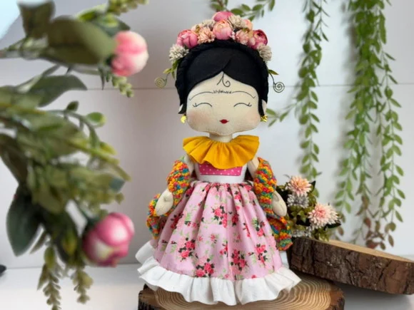 Boneca Frida em Feltro - Chamar no Chat Antes da Compra