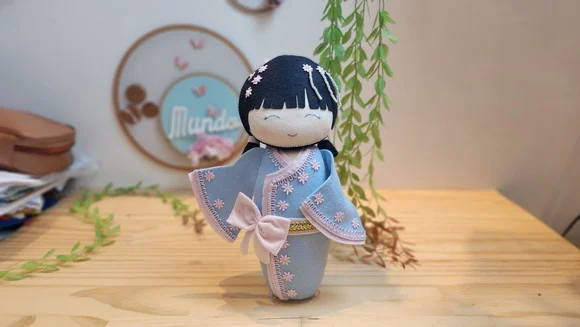 Boneca Kokeshi em Feltro 30 cm *antes de Comprar Chamar Chat