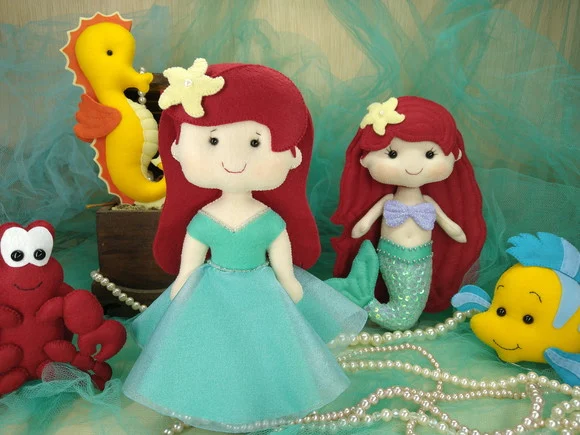 Pequena Sereia de Vestido em Feltro* Chamar Chat