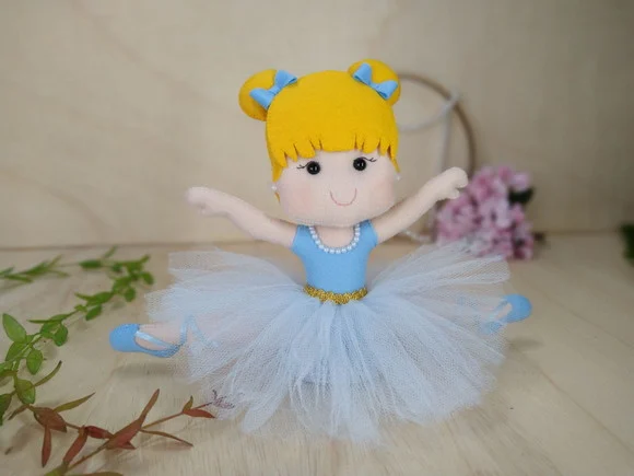 Bailarina em Feltro* Chamar Chat