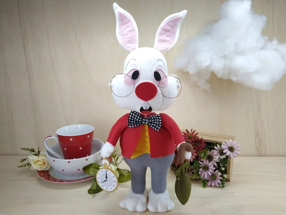 Coelho da Alice no País das Maravilhas em Feltro