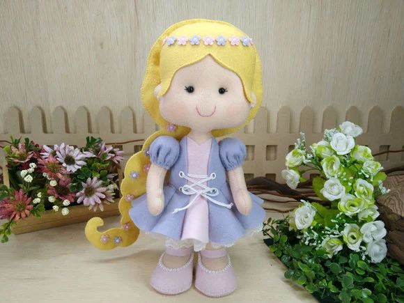 Boneca Rapunzel em Feltro - Enrolados