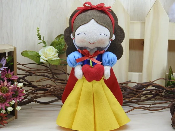 Branca de neve em feltro