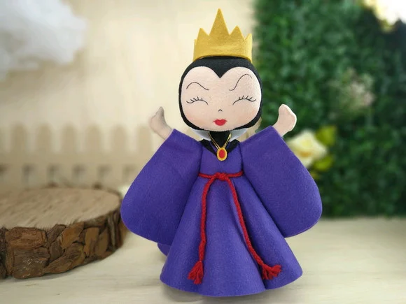 Rainha má em feltro