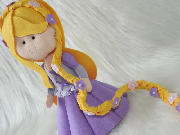 Boneca Rapunzel em Feltro - Enrolados
