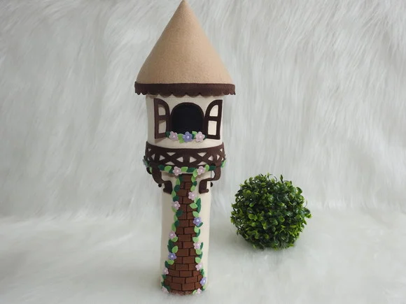 Torre da Boneca Rapunzel em Feltro- Enrolados