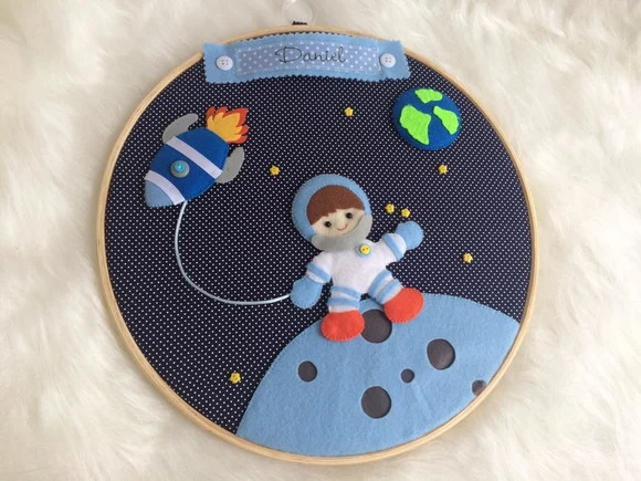 Porta Maternidade Bastidor Astronauta - Chamar Chat - foto 1
