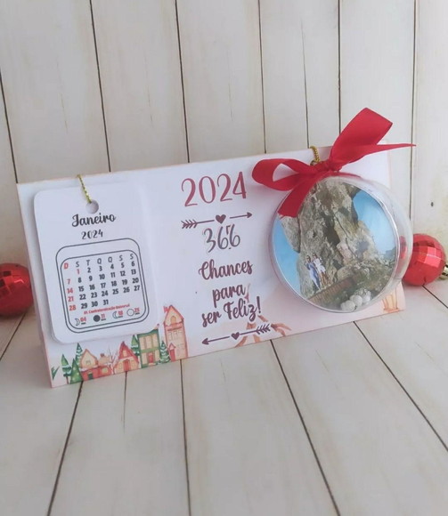 Calendário de Mesa com Esfera Natal Brinde Fim de Ano