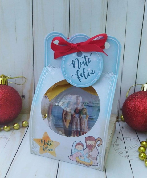 Caixinha com Bolinha de Natal Menino Jesus Presente