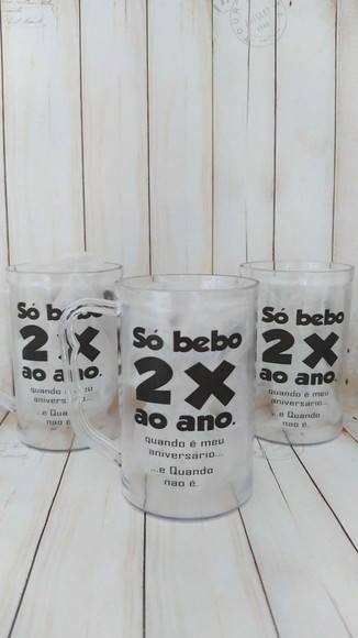 Caneca Acrílica Personalizada Só Bebo 2 Vezes ao Ano